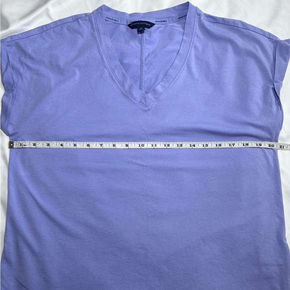 Banana Republic V Neck Tee Short Sleeve - Picture 5 of 7
